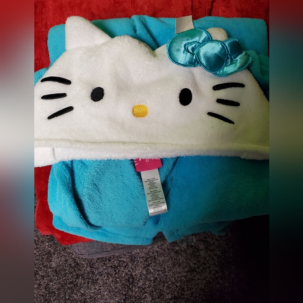 Hello Kitty 😺 Hooded blanket